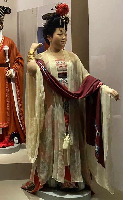 Changes in Ancient Chinese Women’s Hanfu Clothing 10