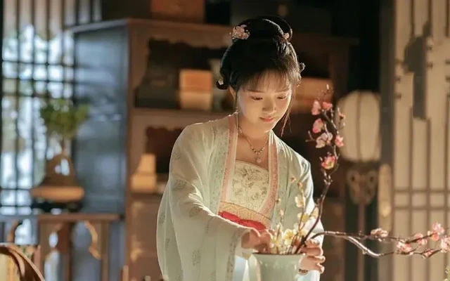 Changes in Ancient Chinese Women’s Hanfu Clothing 11