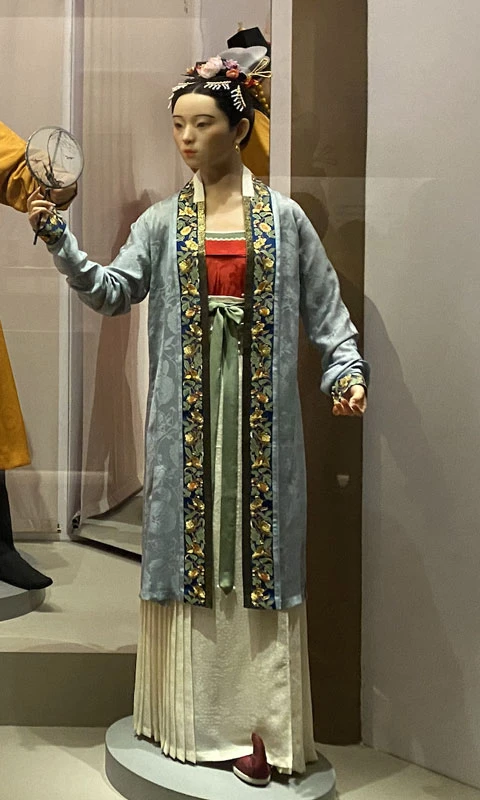 Changes in Ancient Chinese Women’s Hanfu Clothing 12