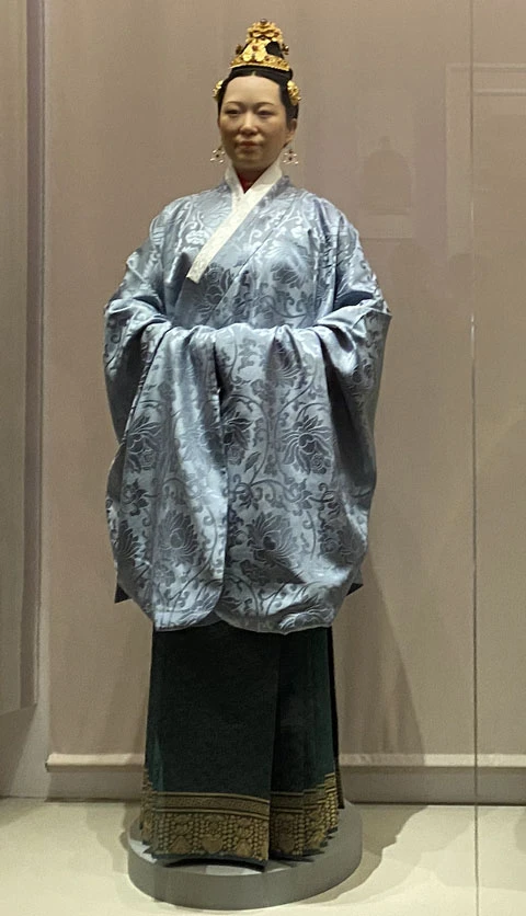Changes in Ancient Chinese Women’s Hanfu Clothing 17