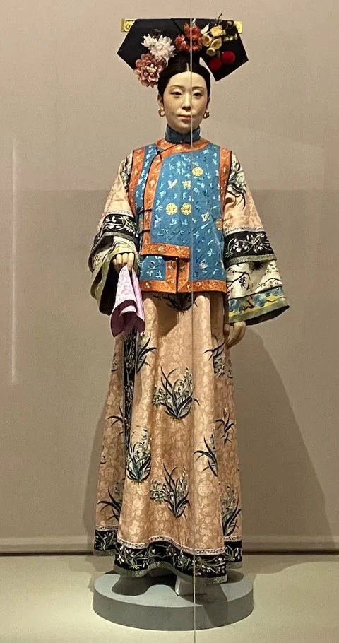 Changes in Ancient Chinese Women’s Hanfu Clothing 24