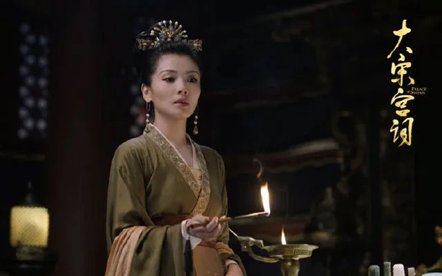 Typical Chinese Clothing in Palace of Devotion: Song Hanfu