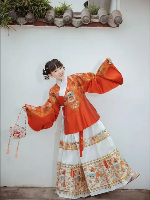 Who Is the First Person to Start a Hanfu Store in China?