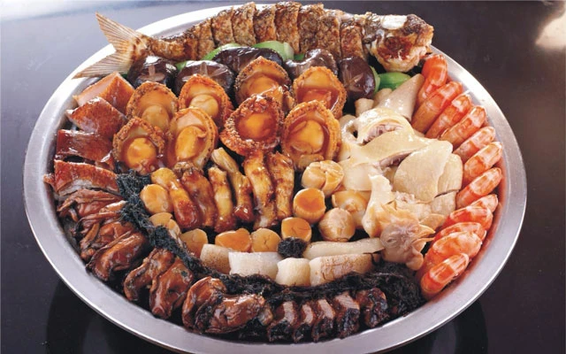 How to Eat in China: 5 Chinese Cuisine Tips for Gourmets