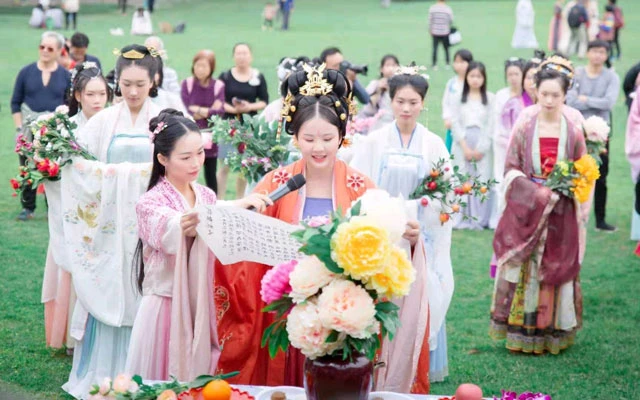 The Current Situation and Future of Hanfu Industry