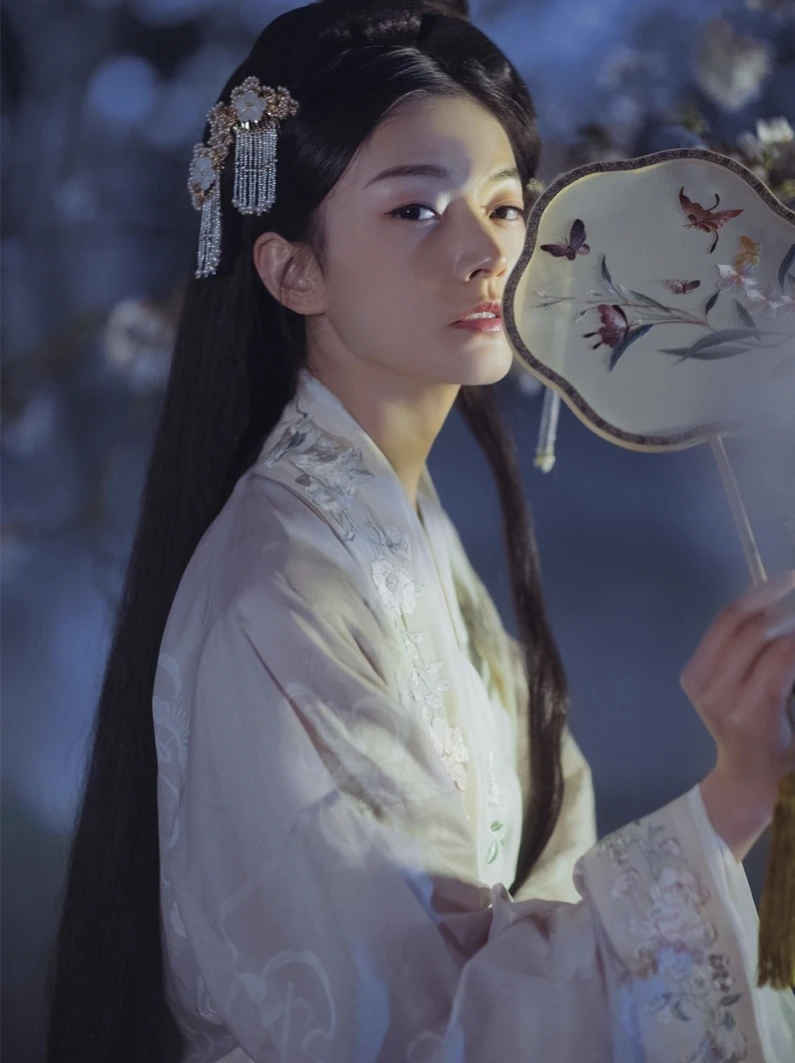 The Manufacturing Process of Hanfu