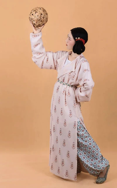 Exquisite Restored Hanfu from the Ancient Painting 3