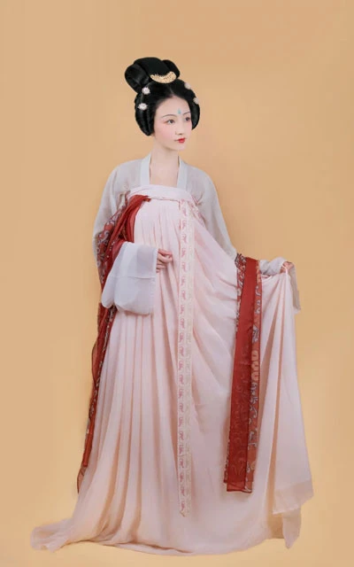 Exquisite Restored Hanfu from the Ancient Painting 6