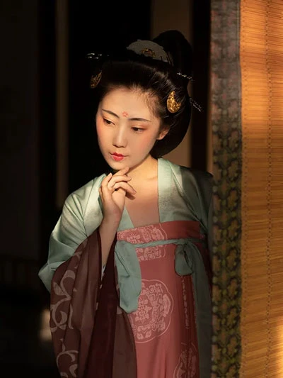 Exquisite Restored Hanfu from the Ancient Painting 13