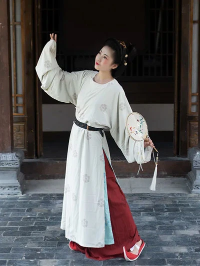 Exquisite Restored Hanfu from the Ancient Painting 15