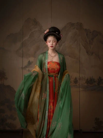 Exquisite Restored Hanfu from the Ancient Painting 20