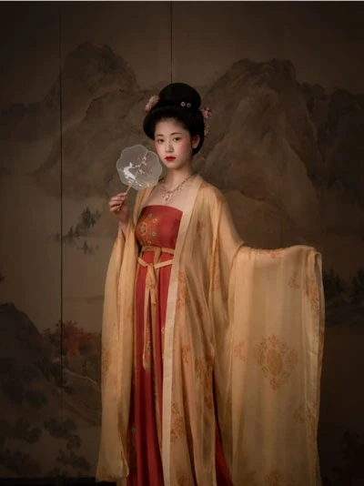 Exquisite Restored Hanfu from the Ancient Painting 21