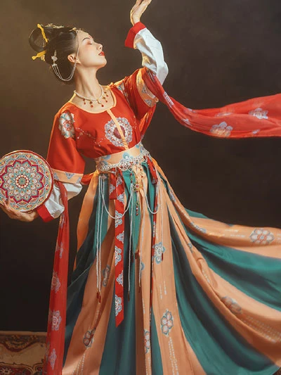 Fabulous Dunhuang Murals & Its Color Inspiration for Hanfu 8