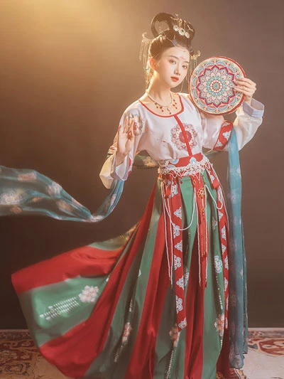 Fabulous Dunhuang Murals & Its Color Inspiration for Hanfu 10