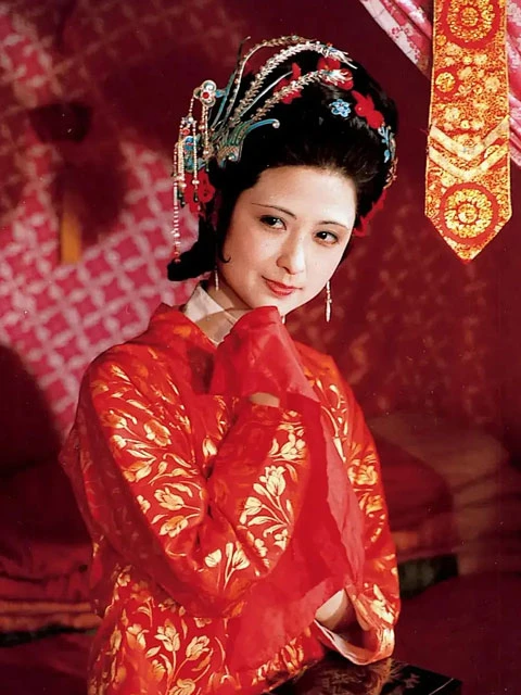 The Hanfu Aesthetics in the Dream of the Red Chamber (1987)