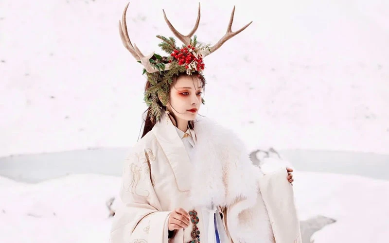 Mythology Legends 95s Girl Recreating the Original Shan Hai Jing