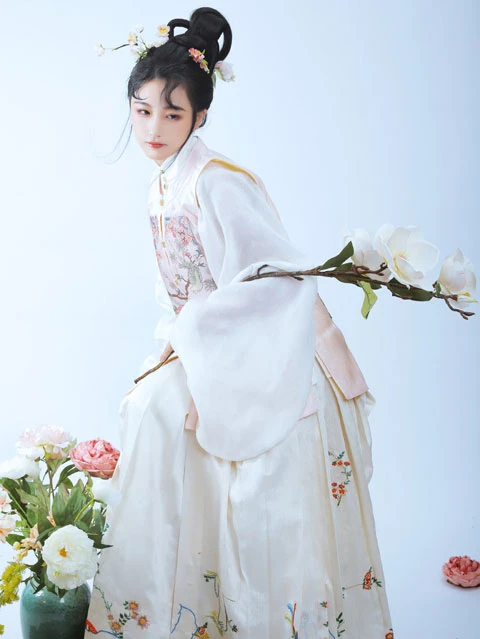 Chinese Long Skirt Fashion Through the Centuries - Hua Niao Qun
