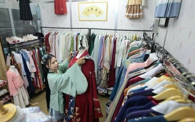 Shu Qiuhong - Turning a Love of Hanfu Into a Career