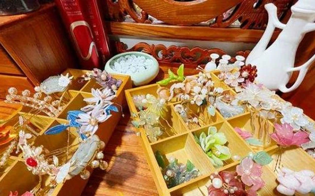 Shu Qiuhong - Turning a Love of Hanfu Into a Career