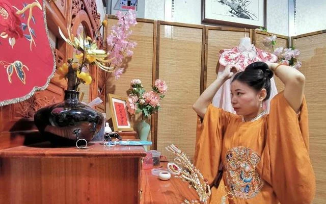 Shu Qiuhong - Turning a Love of Hanfu Into a Career