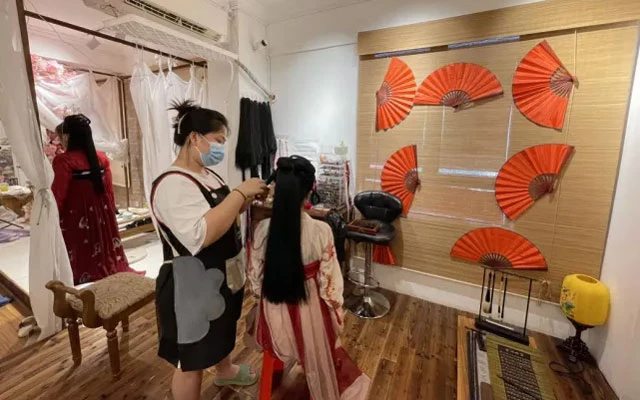 What is Professional Hanfu Stylist - A New Hanfu Career