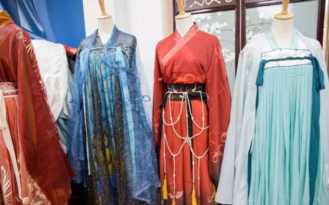 What is Professional Hanfu Stylist - A New Hanfu Career 2