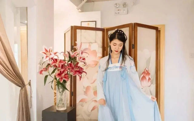 What is Professional Hanfu Stylist - A New Hanfu Career 3