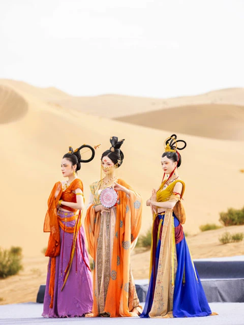 Dunhuang Style Costume Show in the Desert Grand Opening 6
