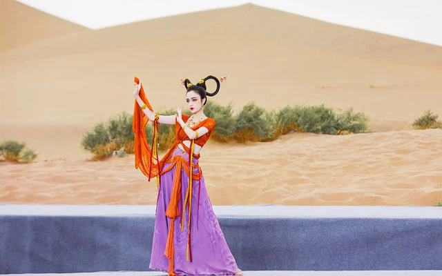 Dunhuang Style Costume Show in the Desert Grand Opening 4