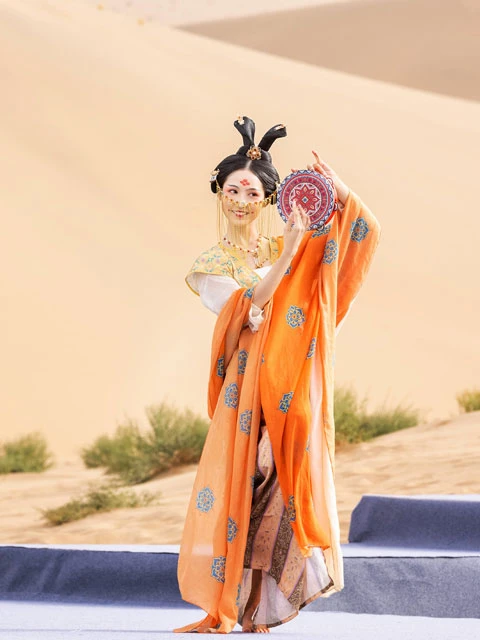 Dunhuang Style Costume Show in the Desert Grand Opening