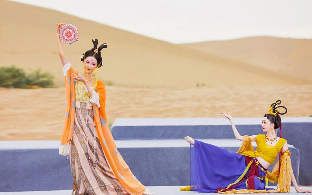 Dunhuang Style Costume Show in the Desert Grand Opening 8