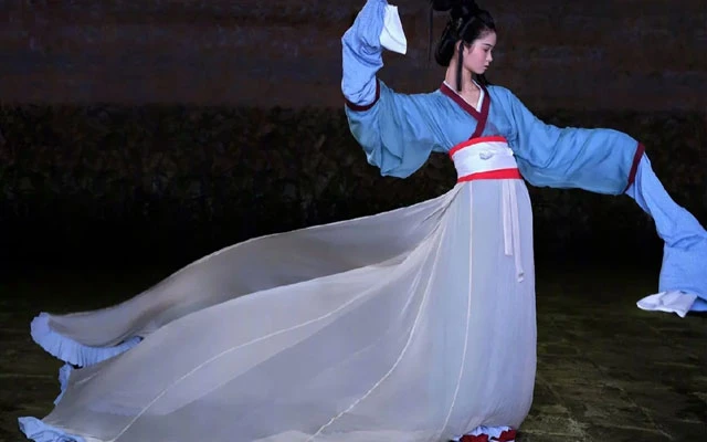 Stunning! How Fashion Magazine Revives Ancient Chinese Costume