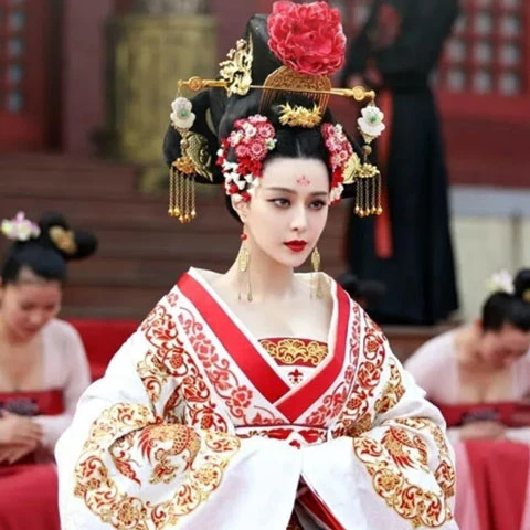 Top 10 Most Popular Traditional Accessories in History