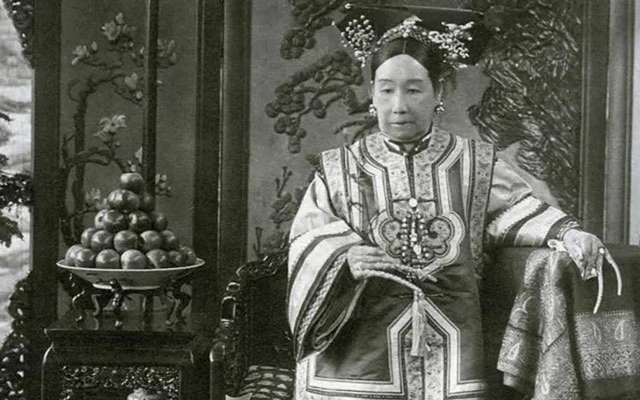 Top 10 Most Popular Traditional Accessories in History