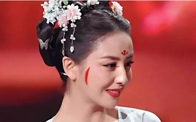 Top 10 Most Popular Traditional Accessories in History