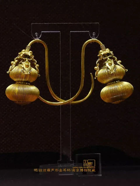 Top 10 Most Popular Traditional Accessories in History