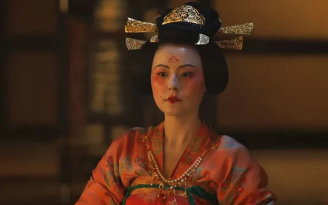 Top 10 Most Popular Traditional Accessories in History