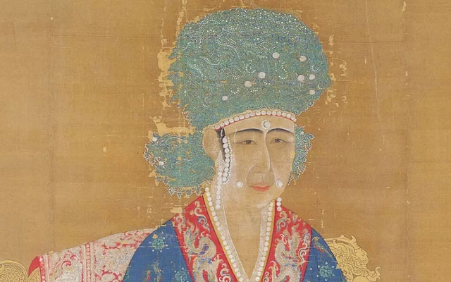 Top 10 Most Popular Traditional Accessories in History