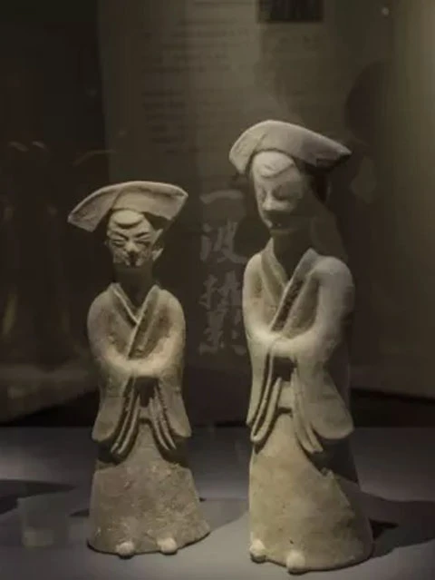 Top 10 Most Popular Traditional Accessories in History