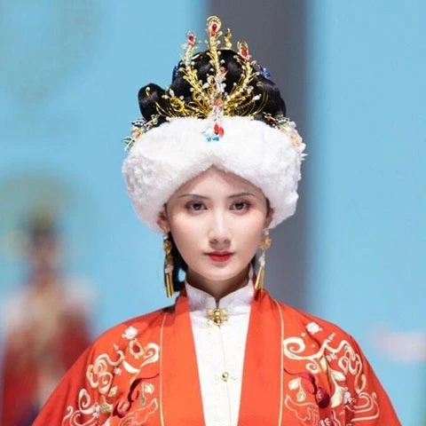 Top 10 Most Popular Traditional Accessories in History