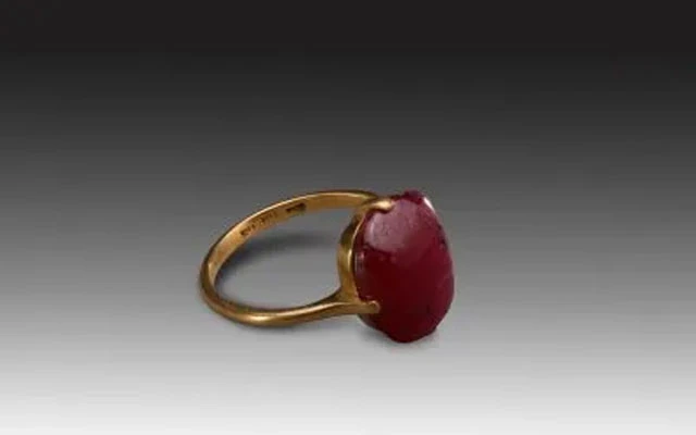 Top 10 Most Popular Traditional Accessories in History