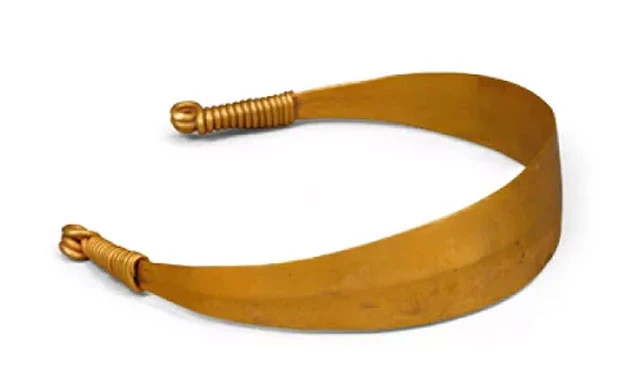 Top 10 Most Popular Traditional Accessories in History
