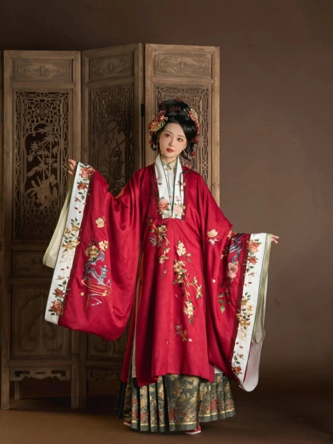 Taking Pictures of Ming Style Hanfu in the Forbidden City 11