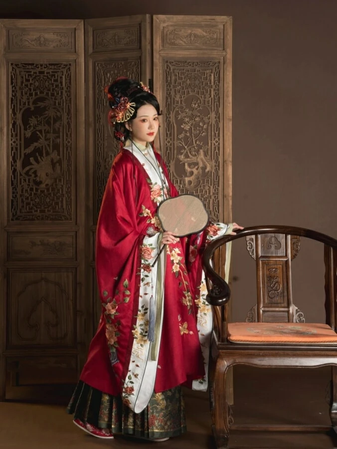 Taking Pictures of Ming Style Hanfu in the Forbidden City 12