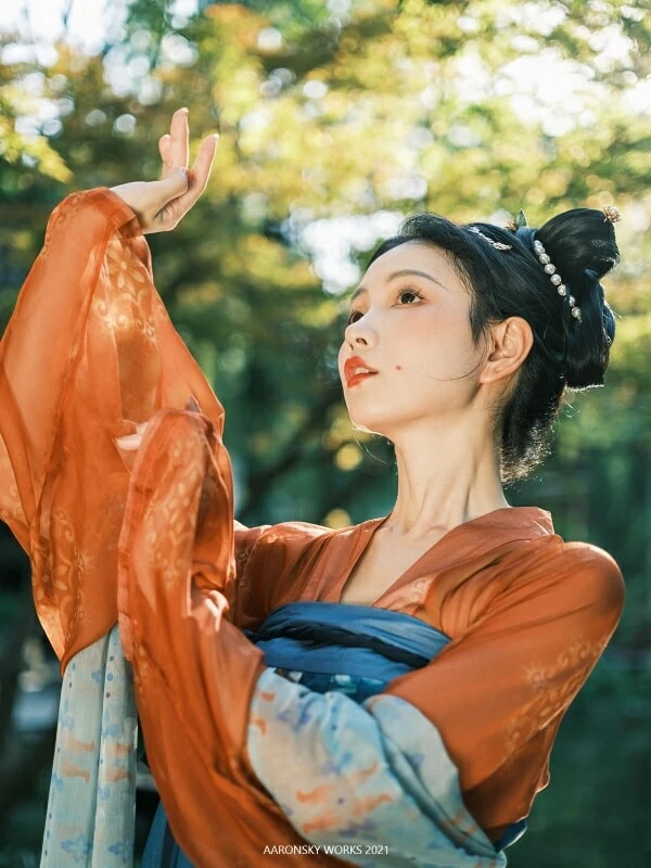 Taking Pictures of Ming Style Hanfu in the Forbidden City 39