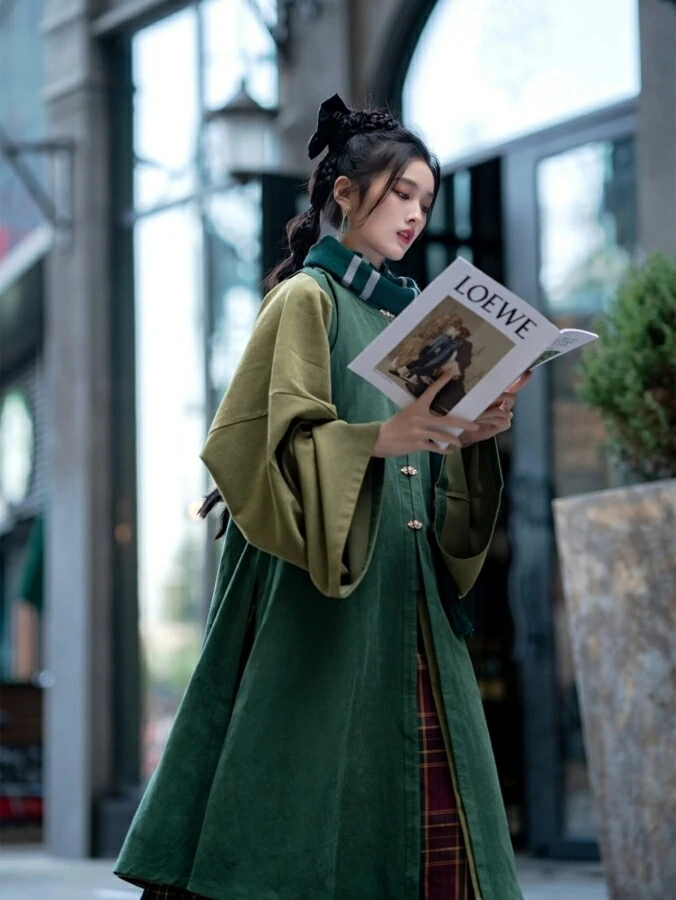 Taking Pictures of Ming Style Hanfu in the Forbidden City 21