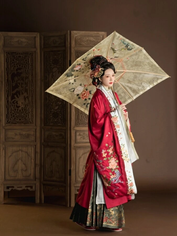 Taking Pictures of Ming Style Hanfu in the Forbidden City 10