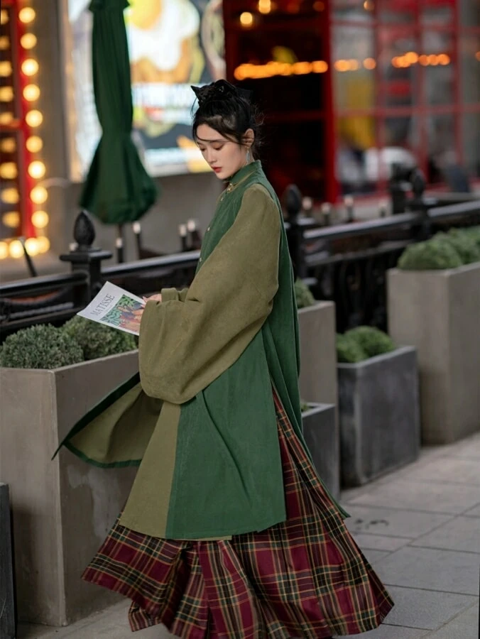Taking Pictures of Ming Style Hanfu in the Forbidden City 22