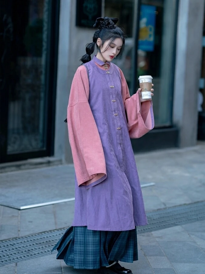 Taking Pictures of Ming Style Hanfu in the Forbidden City 24
