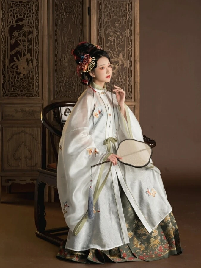 Taking Pictures of Ming Style Hanfu in the Forbidden City 9